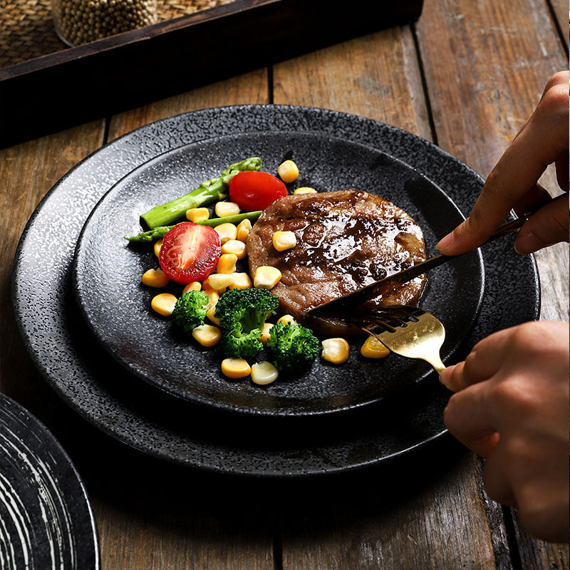 Stock Cheap Japanese Style Matte Black Restaurant Dinnerware Round Sushi Plates and Dishes Ceramic Dinner Serving Plates