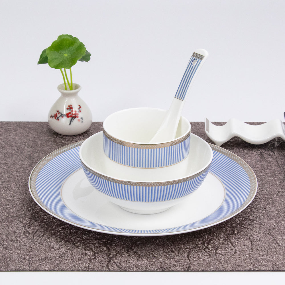Yurtrain Nordic Vintage Royal Bone China Dinnerware Sets Elegant Decal Gold Rim Banquet Restaurant Plates Ceramic Wholesale
